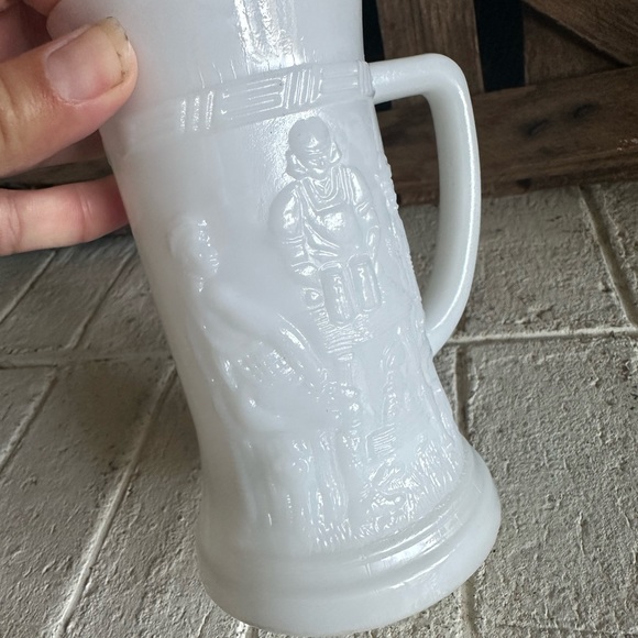 Vintage 1960’s White Milk Glass Federal Glass Tankard/Beer Stein (8) - Picture 4 of 5